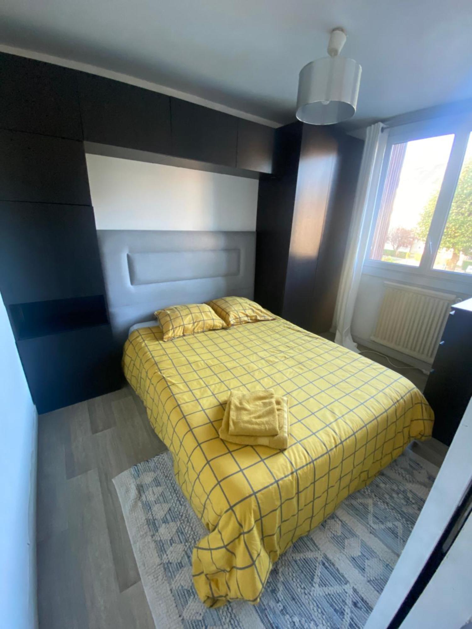 Bel Appartement Spacieux ,Convivial De 3 Chambres Avec Parking Prive Secure Caen Luaran gambar