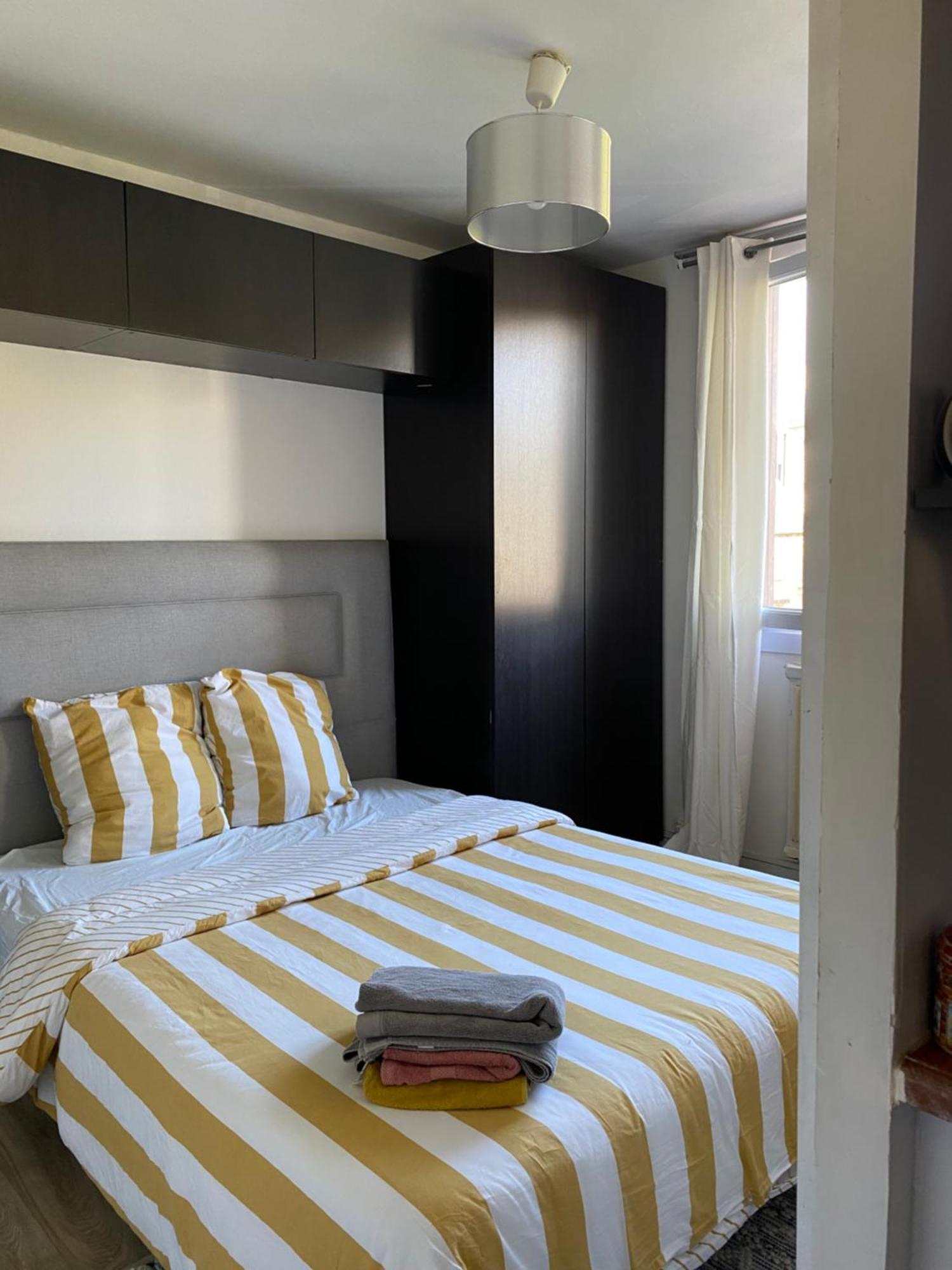 Bel Appartement Spacieux ,Convivial De 3 Chambres Avec Parking Prive Secure Caen Luaran gambar