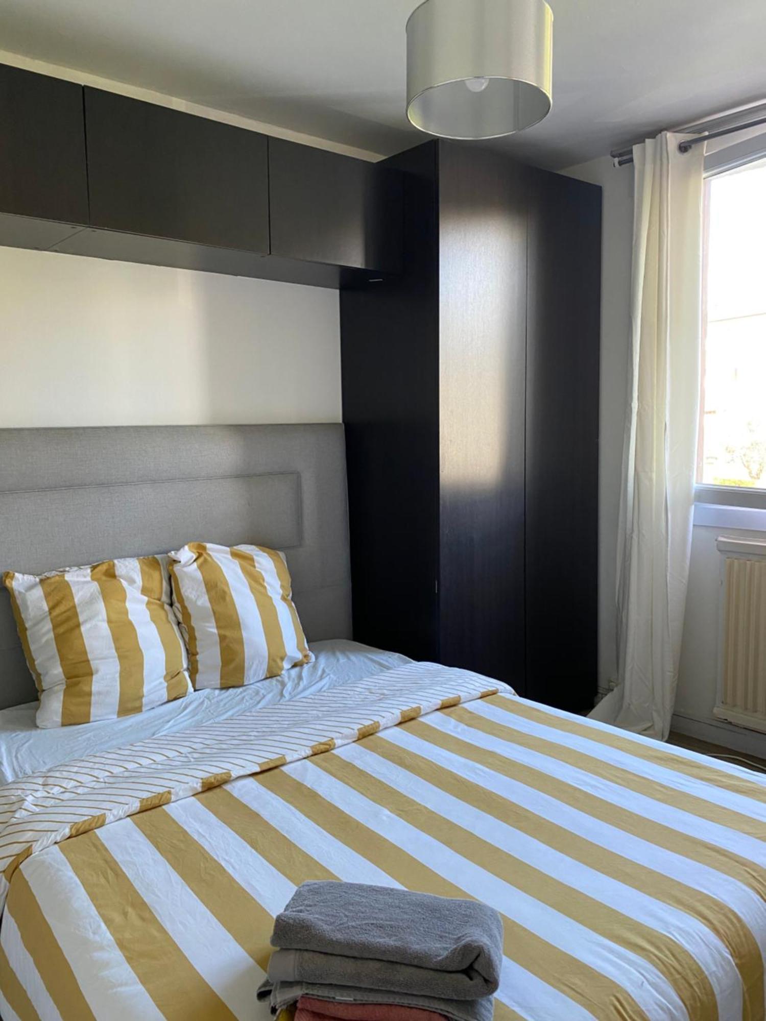 Bel Appartement Spacieux ,Convivial De 3 Chambres Avec Parking Prive Secure Caen Luaran gambar