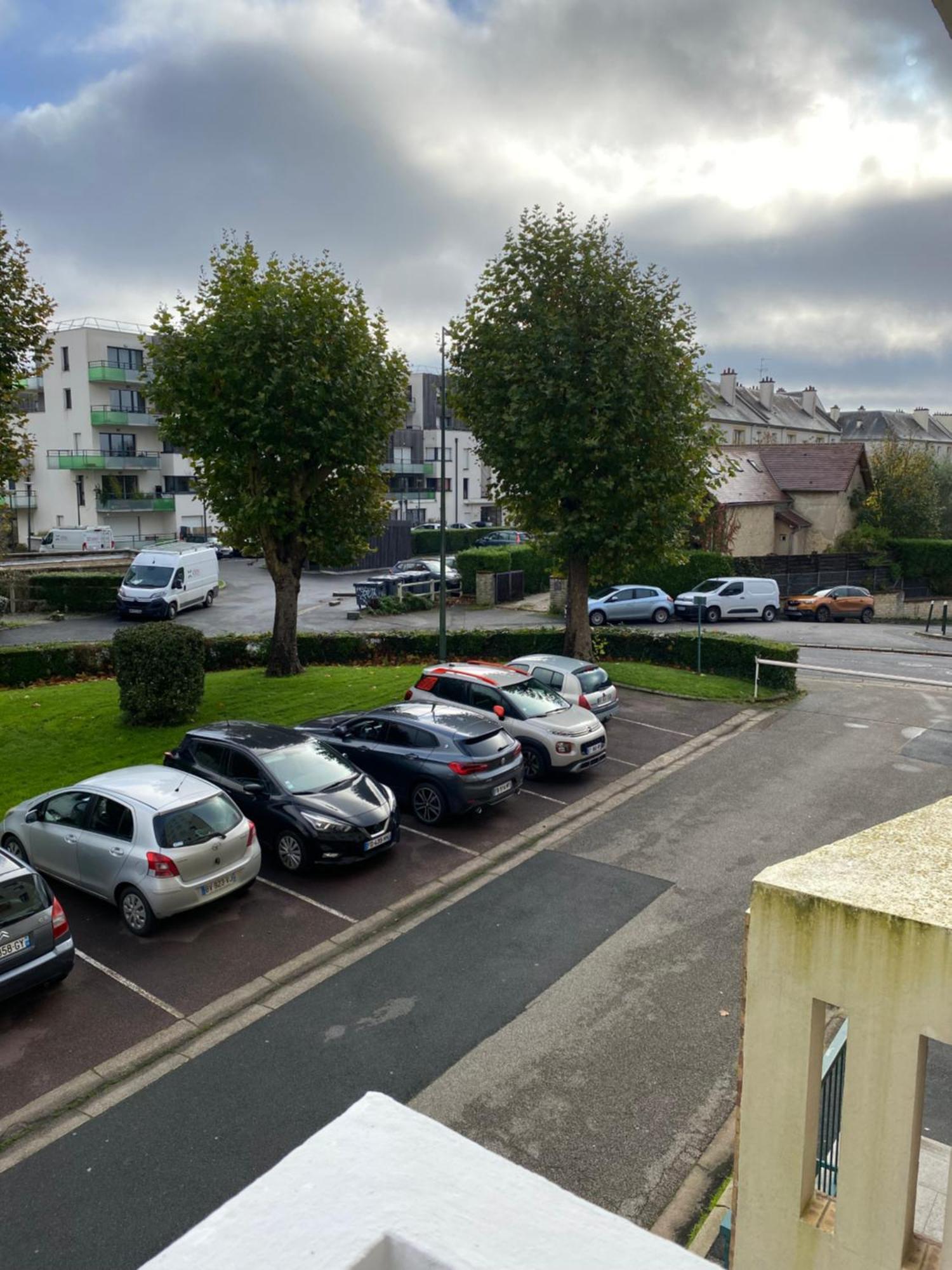 Bel Appartement Spacieux ,Convivial De 3 Chambres Avec Parking Prive Secure Caen Luaran gambar
