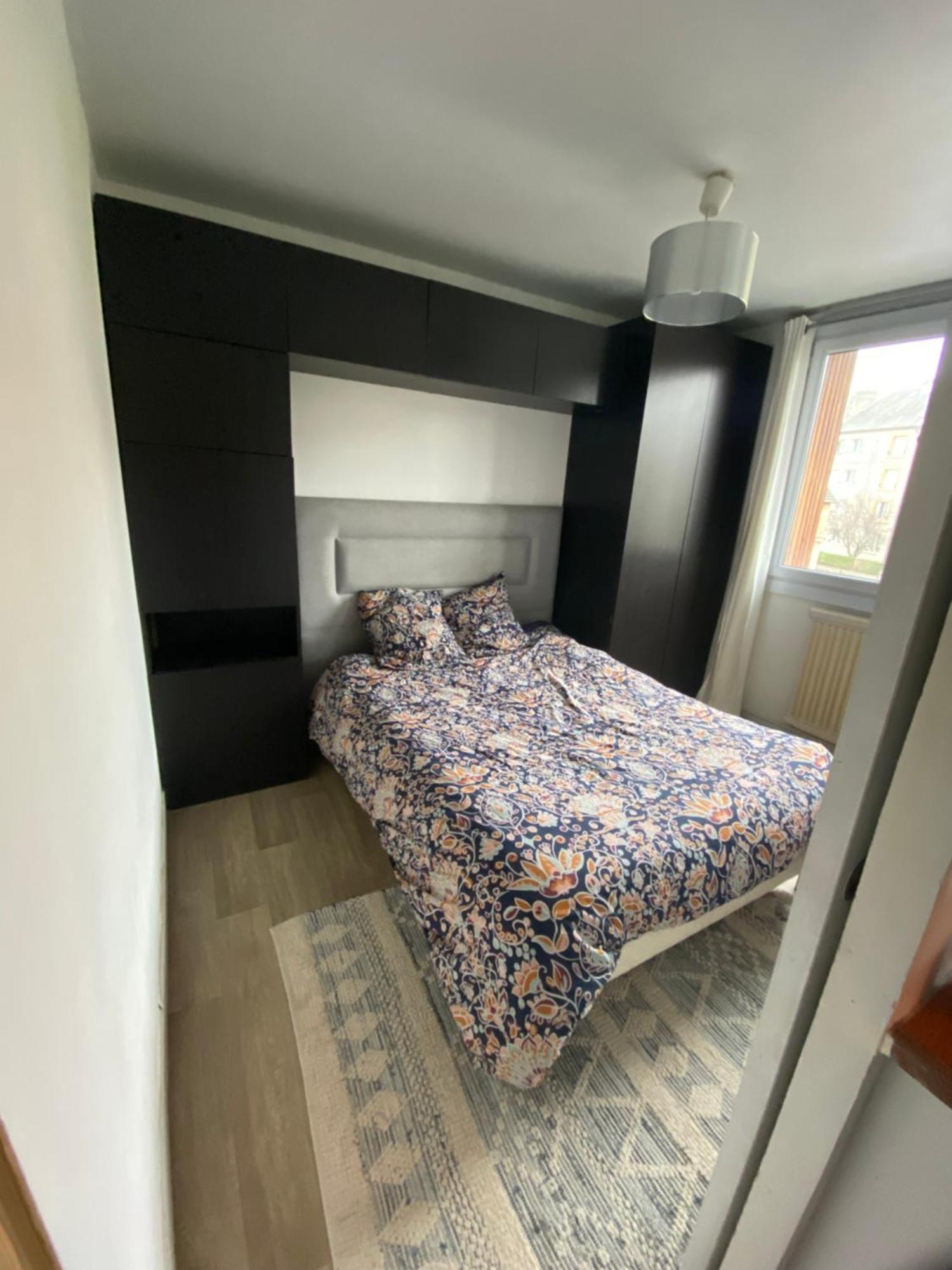Bel Appartement Spacieux ,Convivial De 3 Chambres Avec Parking Prive Secure Caen Luaran gambar
