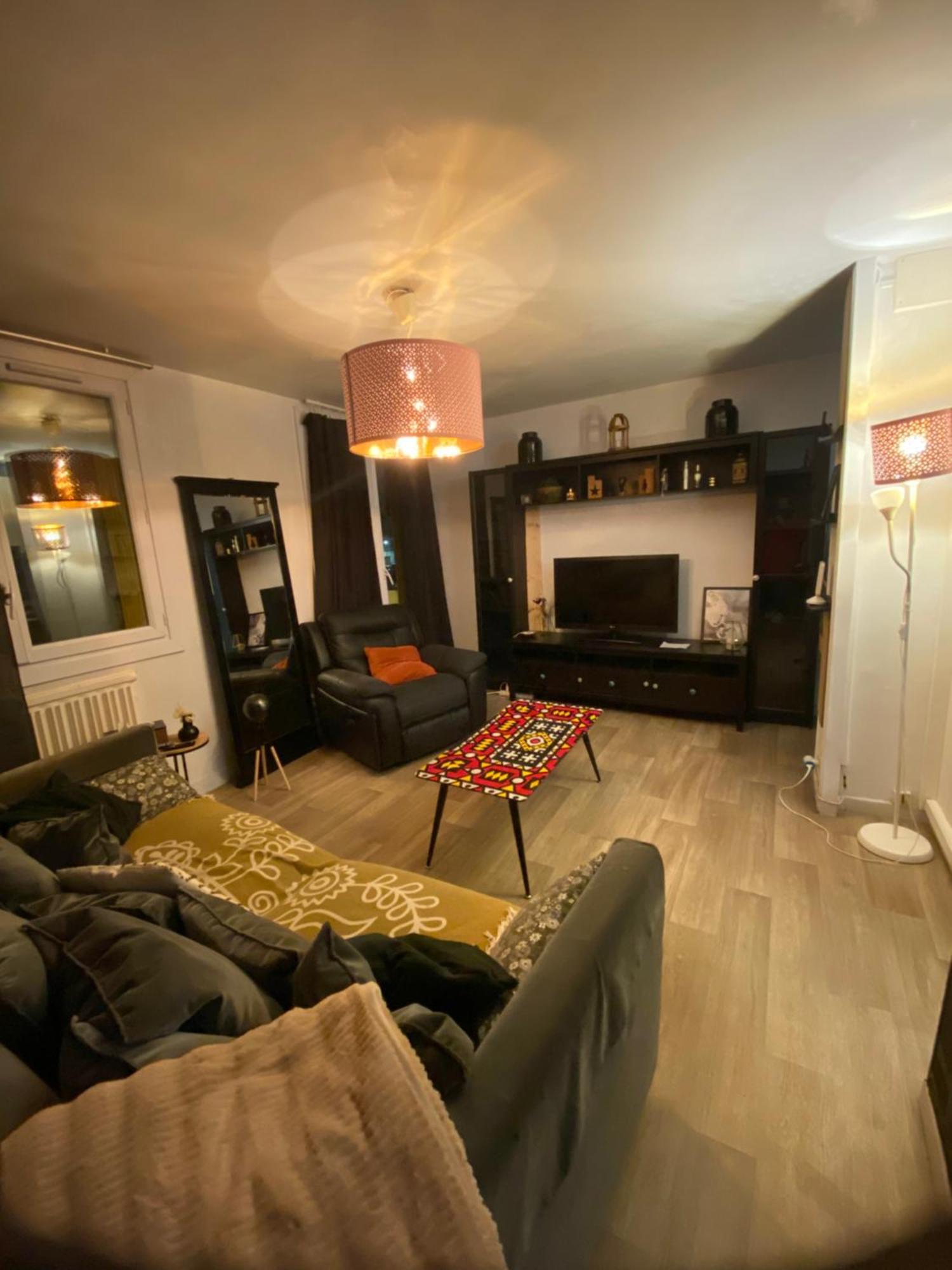 Bel Appartement Spacieux ,Convivial De 3 Chambres Avec Parking Prive Secure Caen Luaran gambar
