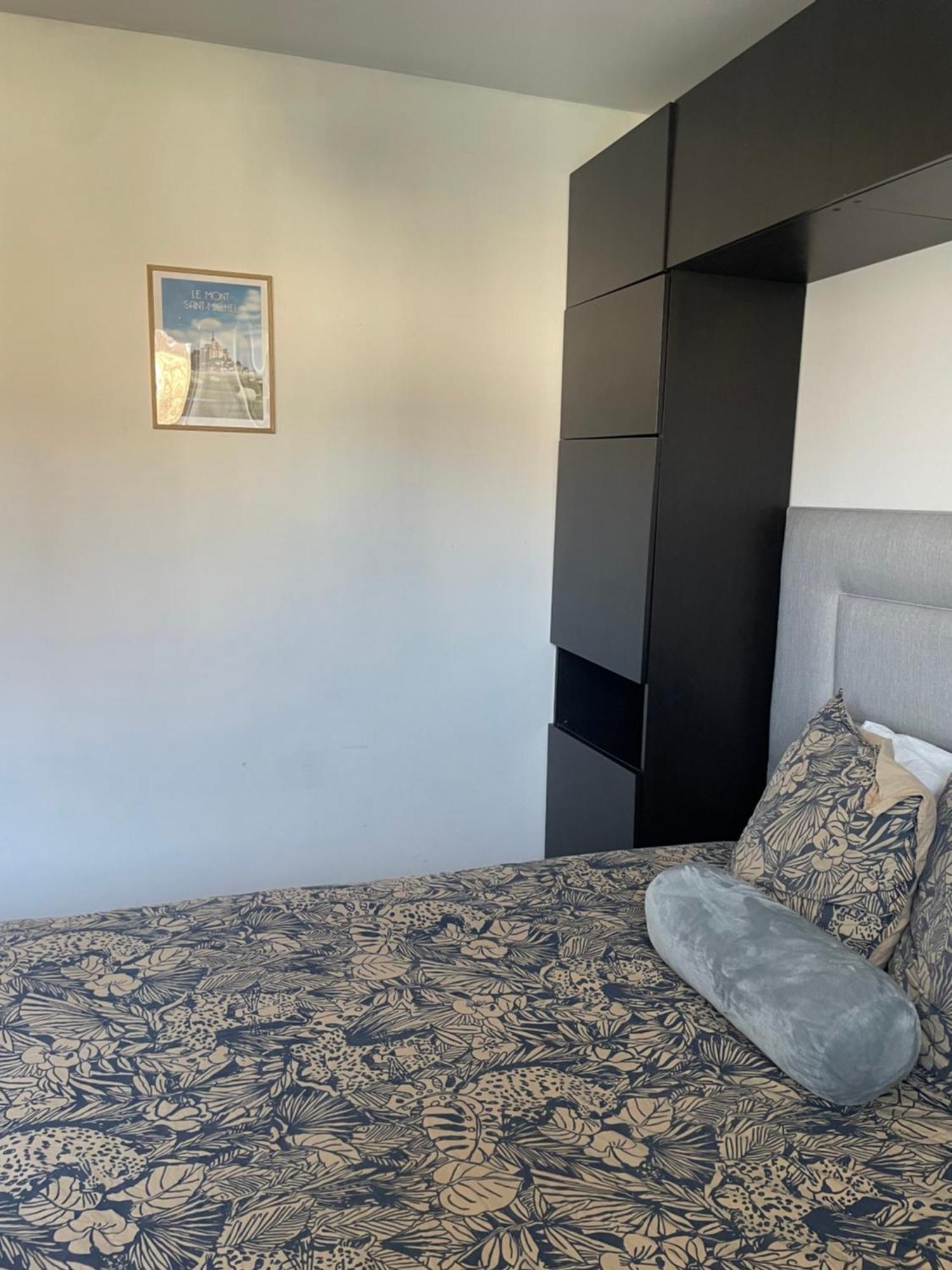 Bel Appartement Spacieux ,Convivial De 3 Chambres Avec Parking Prive Secure Caen Luaran gambar
